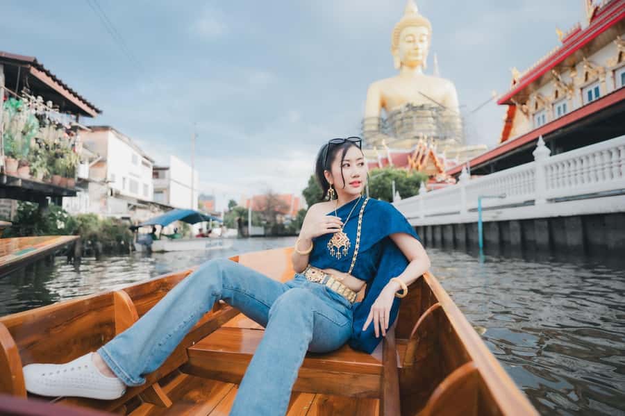 Bangkok:Thai costume with Long tail boat photoshoot - The Seven-Minute Walk to Wat Pak Nam