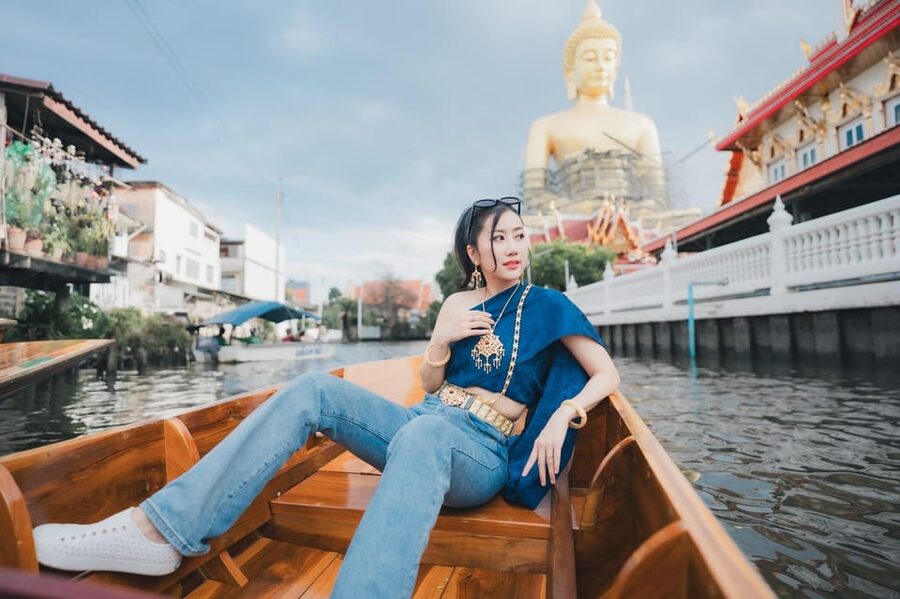 Bangkok:Thai costume with Long tail boat photoshoot - Who Will Enjoy This Most?