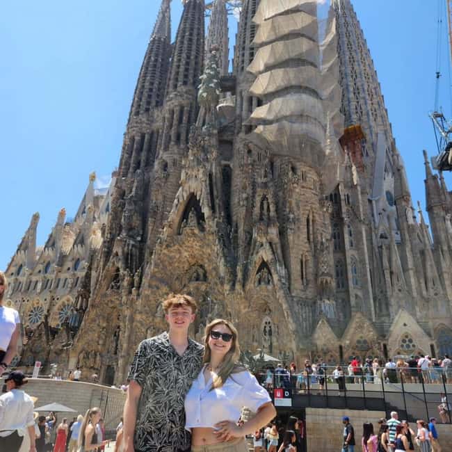 Barcelona: Creative Photo Tour of the City's Artistic Corners - Is $23 a good price for 1.5 hours?