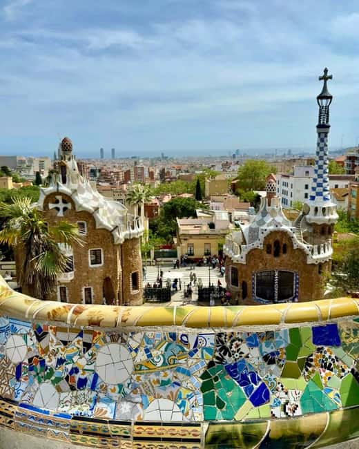 Barcelona: Creative Photo Tour of the City's Artistic Corners - Weather, clothing, and the practical side