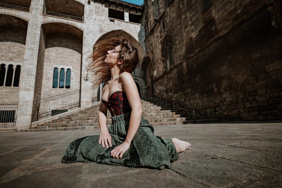 Barcelona: Gothic Quarter Cinematic Photoshoot and Guide - Bishop’s Bridge and the Gothic Quarter’s signature view