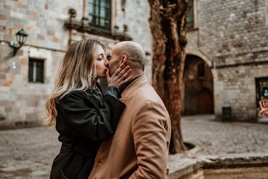 Barcelona: Gothic Quarter Cinematic Photoshoot and Guide - What you actually receive for $34