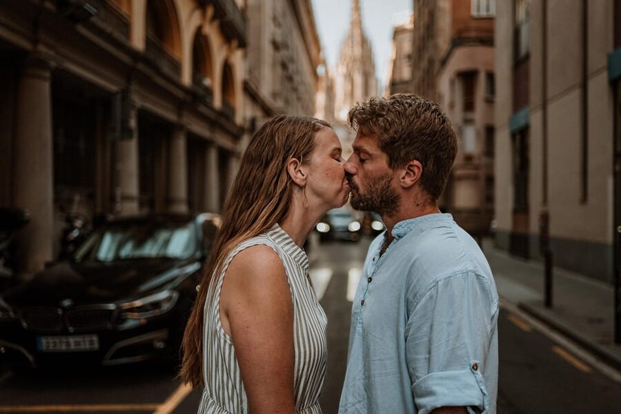 Barcelona: Gothic Quarter Cinematic Photoshoot and Guide - The 30-minute pace and small-group setup