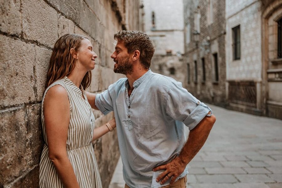 Barcelona: Gothic Quarter Cinematic Photoshoot and Guide - Photography tips and the extra cafe time
