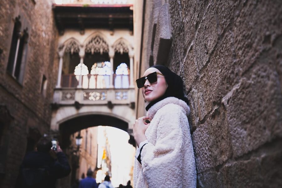 Barcelona: Gothic Quarter Private Photoshoot Experience - What you receive after the session