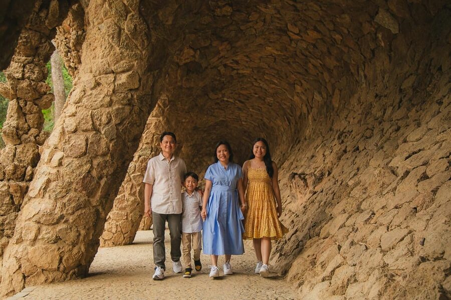 Barcelona: Park Güell Private Photography Experience - Finding the best angles among Gaudí’s designs