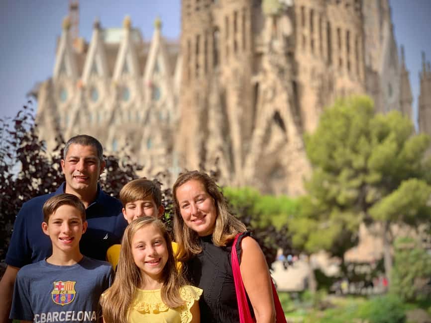 Barcelona: Phone Photography Tips & Tricks - Park & Old Town - Who will get the most from the $28 price