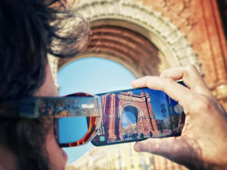 Barcelona: Phone Photography Tips & Tricks - Park & Old Town - Starting beneath the Arc de Triomf