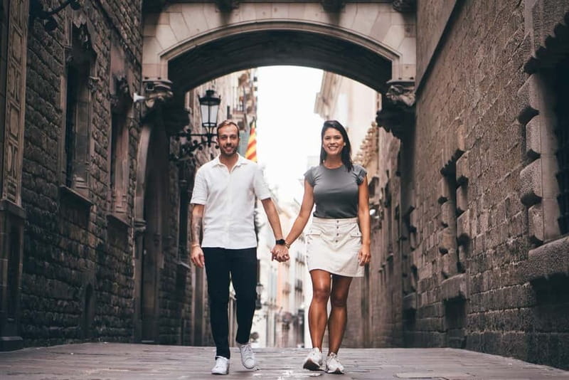 Barcelona: Photo Shoot Tour in El Gothico - What the high rating tells you