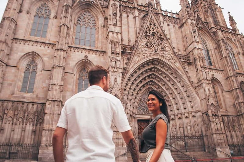 Barcelona: Photo Shoot Tour in El Gothico - Who should book this experience?