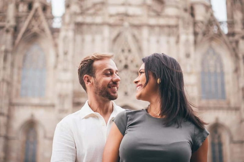 Barcelona: Photo Shoot Tour in El Gothico - Meeting at Portal de l’Angel