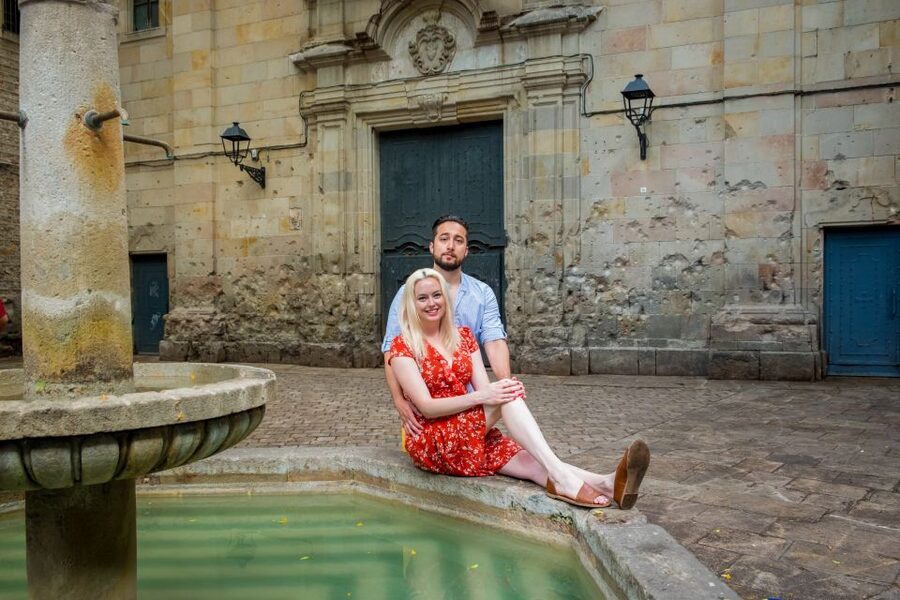Barcelona: Photoshoot in Scenic Locations - Guide languages and personal style