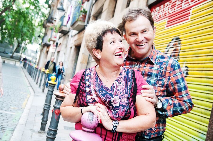 ✅ Barcelona: Photoshoot Tour Old Town - Who should book this experience?