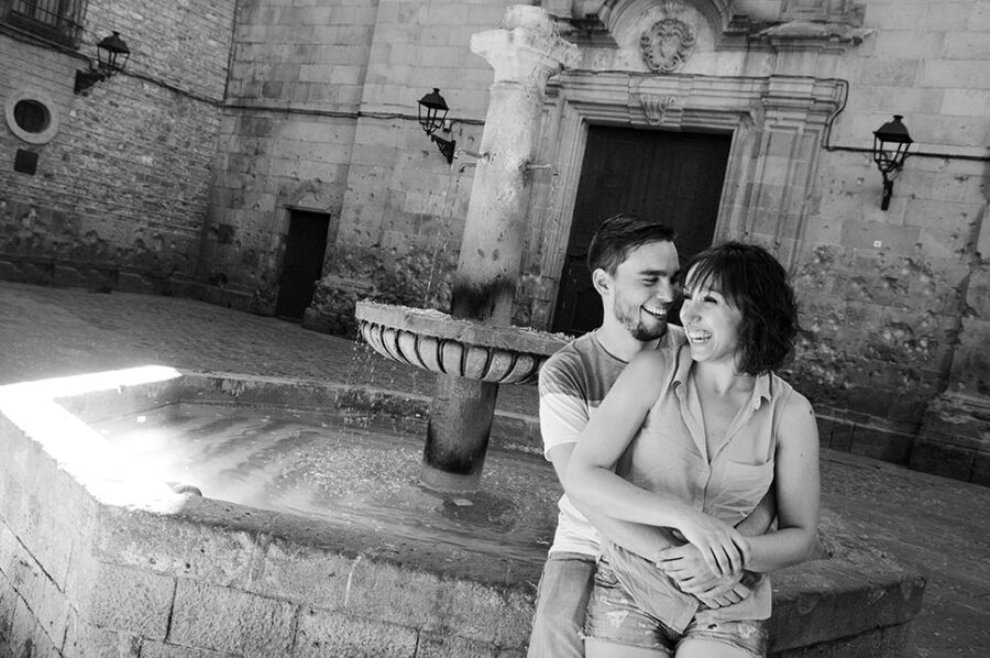 ✅ Barcelona: Photoshoot Tour Old Town - Meeting at Barcelona Cathedral and entering the Old Town