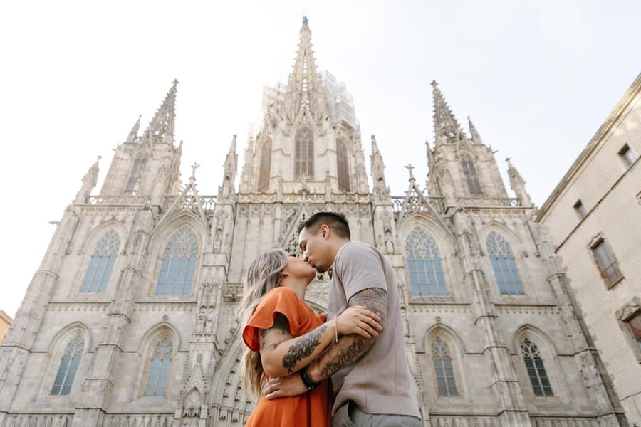 Barcelona: Private Photoshoot with a Professional - Key points at a glance