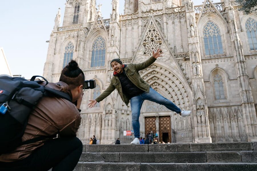 Barcelona: Private Photoshoot with a Professional - Bishop’s Bridge: the classic Gothic Quarter finish