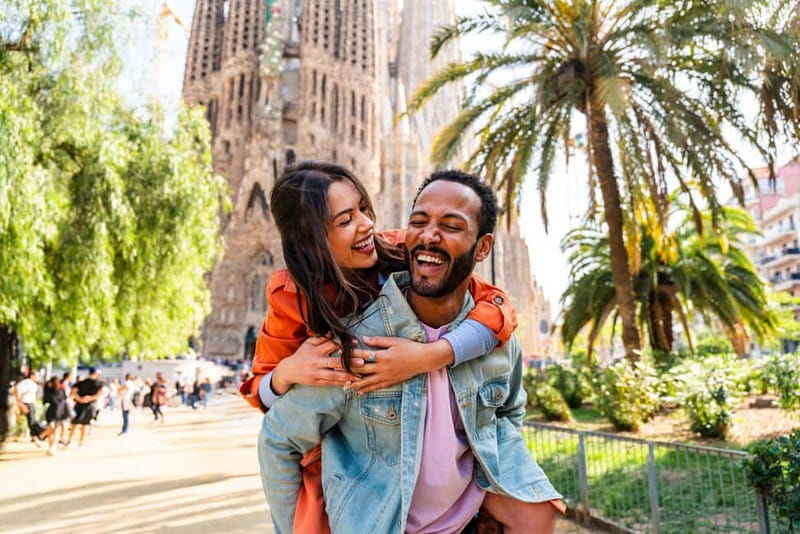 Barcelona: Private Sagrada Familia Photoshoot - The 30-minute package at the Sagrada Familia