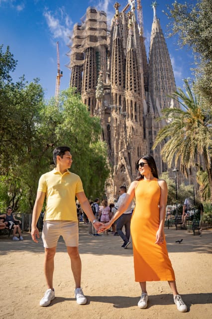Barcelona: Professional Photoshoot Outside Sagrada Familia - Key points to know before booking