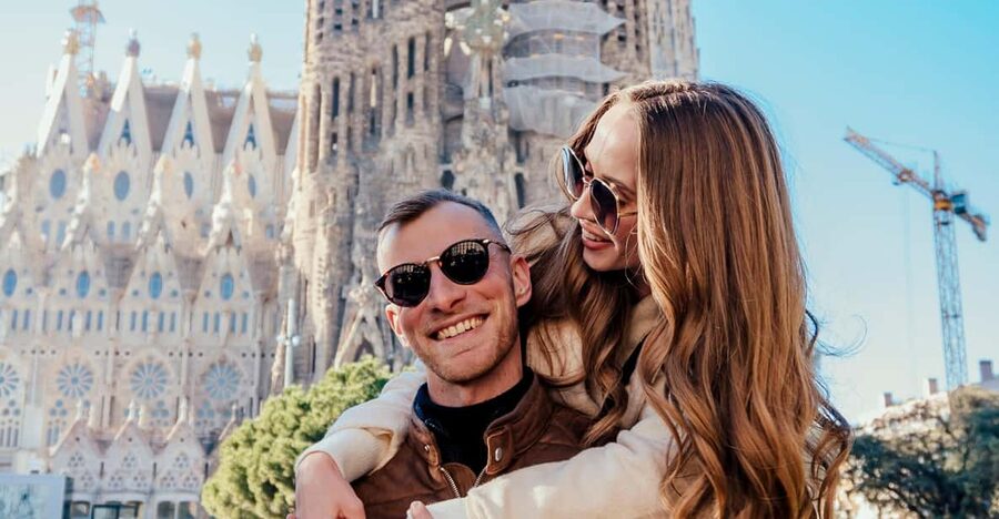 Barcelona: Professional Private Photoshoot - Sagrada Família: the strongest choice for a first Barcelona portrait