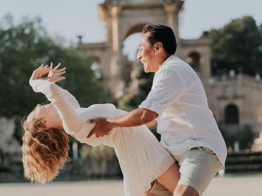 Barcelona Tourist Photographer - Exclusive Photoshoots - Languages, access, and the private format
