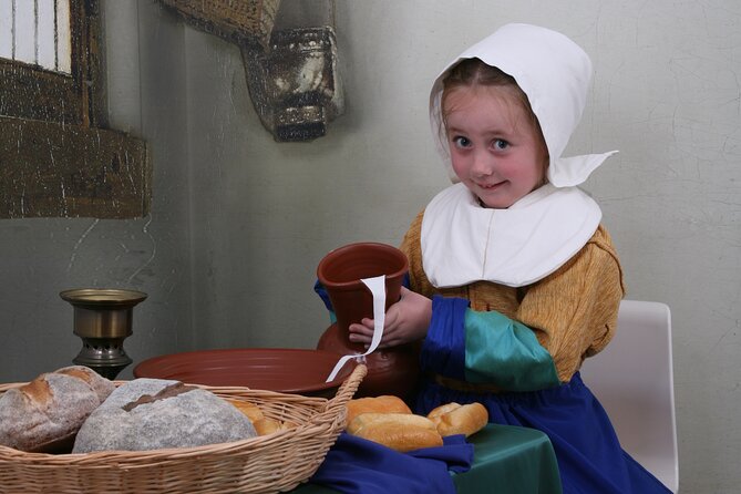 Become a Dutch Art Piece Photo Shoot in Amsterdam - Single Portrait - Costumes, Props, and the Dutch Art Idea