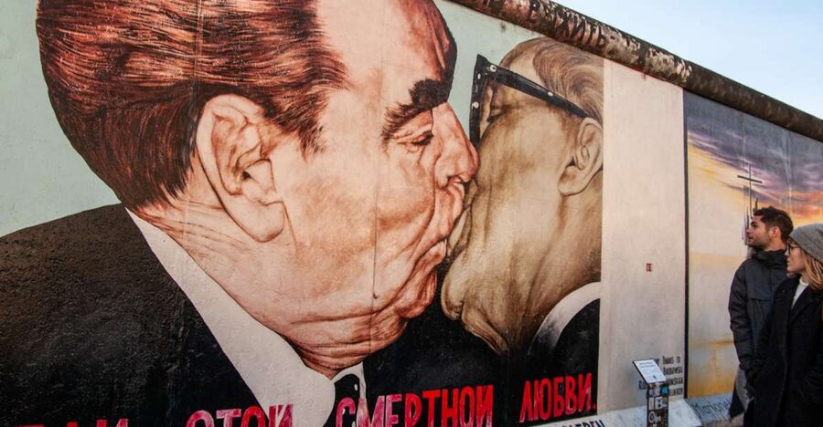 Berlin: Alternative Culture Walking Tour & Photoshoot - Key points to know before booking