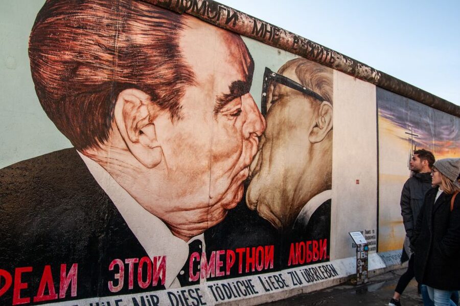 Berlin: Alternative Culture Walking Tour & Photoshoot - Why this private Berlin walk feels different