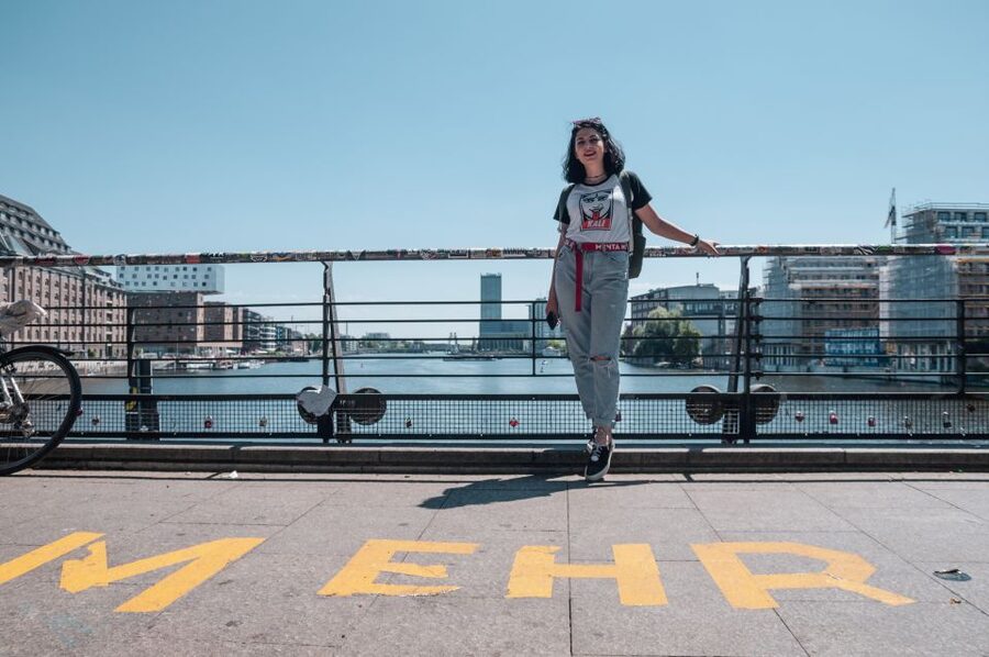 Berlin: Alternative Culture Walking Tour & Photoshoot - From Friedrichshain to Kreuzberg across the Spree