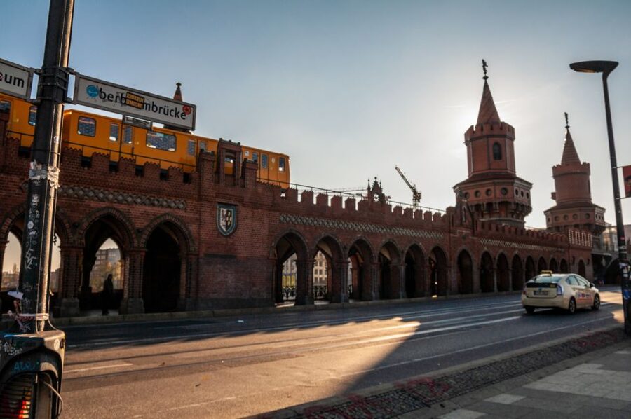 Berlin: Alternative Culture Walking Tour & Photoshoot - RAW-Gelände and Berlin’s alternative culture