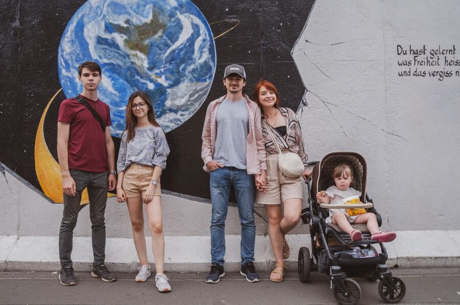 Berlin: Alternative Culture Walking Tour & Photoshoot - Stories, nightlife tips, and the human side of the tour