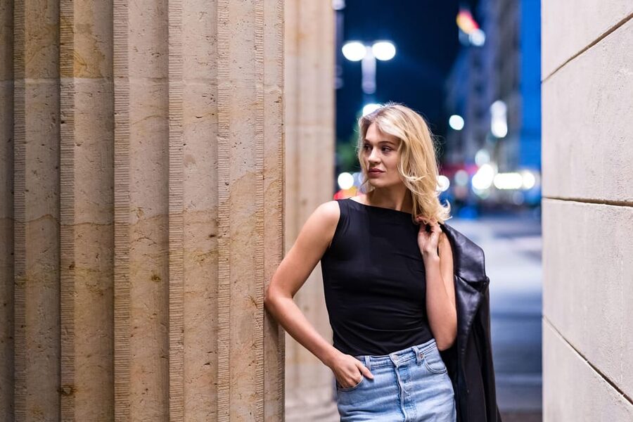 Berlin by Night: Private Photoshoot at Illuminated Cityscape - Choosing the right time of year and evening