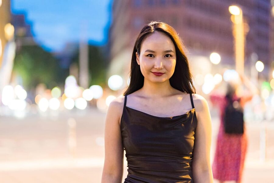 Berlin by Night: Private Photoshoot at Illuminated Cityscape - How the posing and photography work