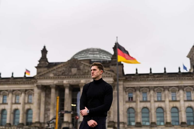 Berlin: Early Morning Private Photoshoot to avoid the Crowd - Clothing, bags, and useful preparation