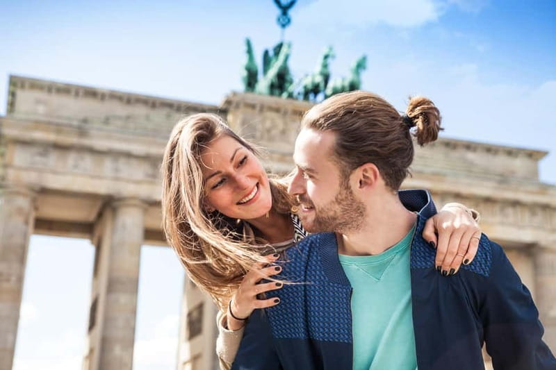 Berlin Essentials: Private Photoshoot at Berlin's top sites - What happens during the 30 to 90 minutes