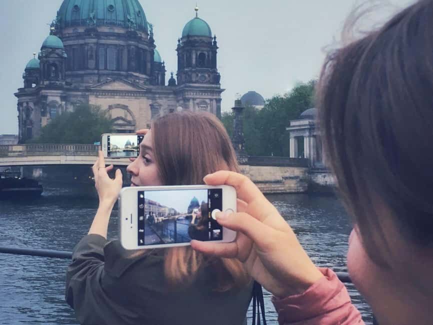 Berlin: Hands-On Mobile Photography Workshop - Starting with test shots and simple phone controls