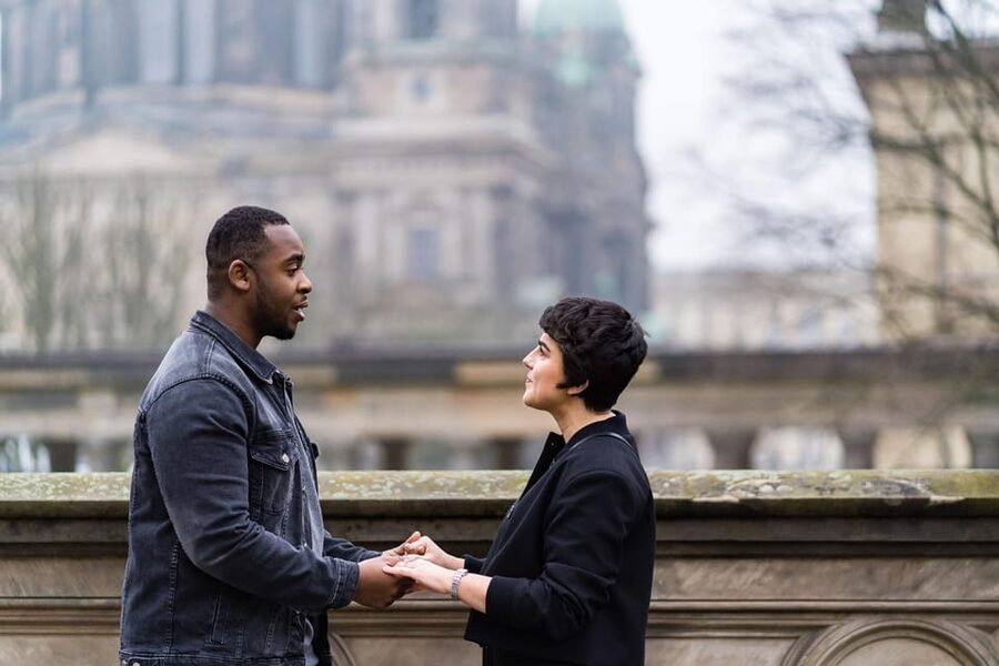 Berlin Love Story: Surprise Proposal Photography Session - Choosing a different Berlin setting