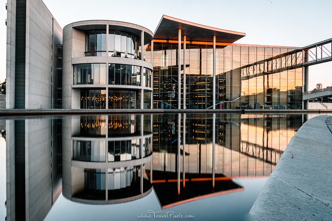 BERLIN PHOTO TOUR with a professional Photographer from Berlin - The alternate route toward Unter den Linden