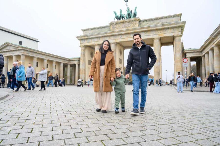 Berlin: Premium 60-Minute Photoshoot at Iconic Landmarks - Walking toward Museum Island and Berliner Dom