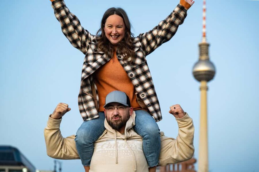 Berlin: Premium 60-Minute Photoshoot at Iconic Landmarks - How the posing and direction work