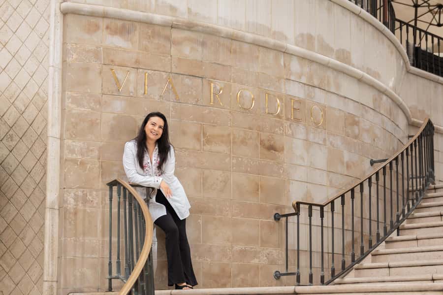 Beverly Hills: Photoshoot with Edited Images - The photographer and private group format