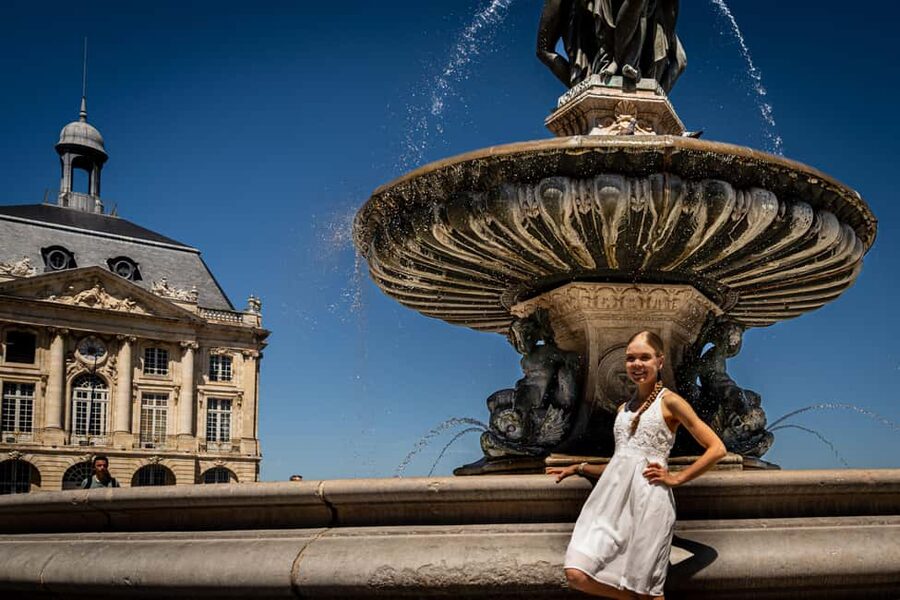 Bordeaux Photographer : Romantic or Family or Friends - Moving through Bordeaux instead of posing in one place