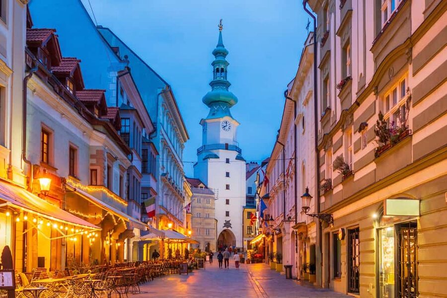 Bratislava: Slovakia Castle Photography Tour & Wine Tasting - Key points to know before booking