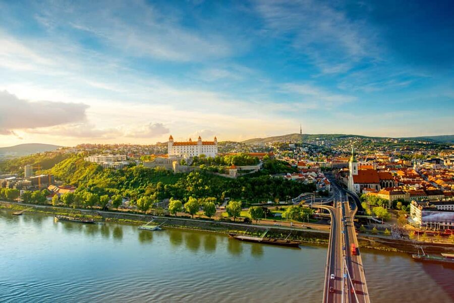 Bratislava: Slovakia Castle Photography Tour & Wine Tasting - Beckov brings the most dramatic ruin