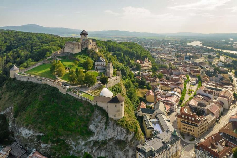 Bratislava: Slovakia Castle Photography Tour & Wine Tasting - Is $175 a fair price?