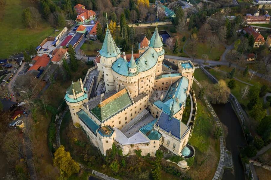 Bratislava: Slovakia Castle Photography Tour & Wine Tasting - Who should book this castle and wine route?