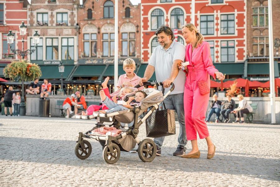 Bruges : Your private 30min. photoshoot in the medieval city - Starting at Jan van Eyckplein