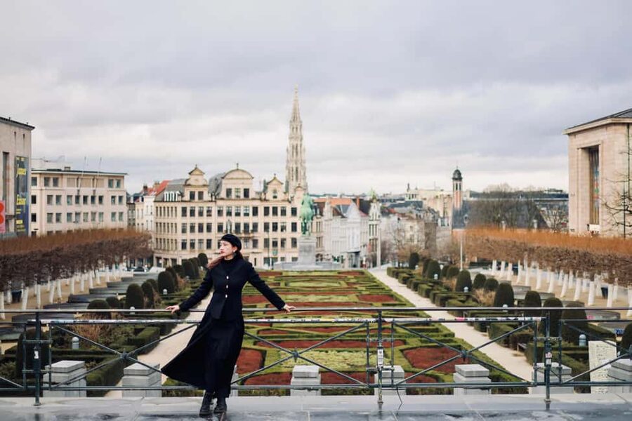 Brussels City Photoshoot With a Professional Photographer - Starting at Grand Place with the camera ready