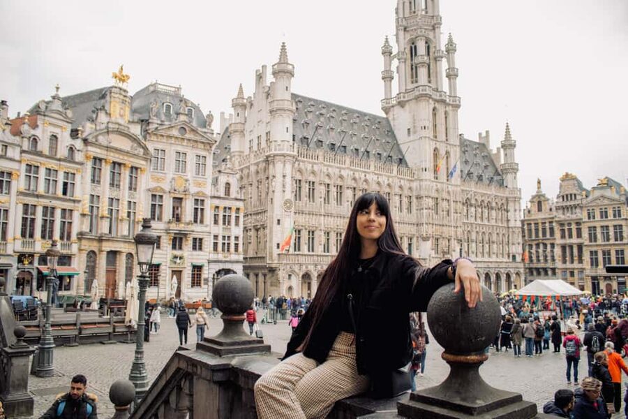 Brussels City Photoshoot With a Professional Photographer - Walking through the Royal Galleries