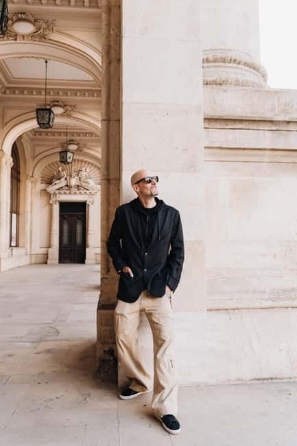 Bucharest: Essential Photo Session in the Charming Streets - Choosing the right time and mood
