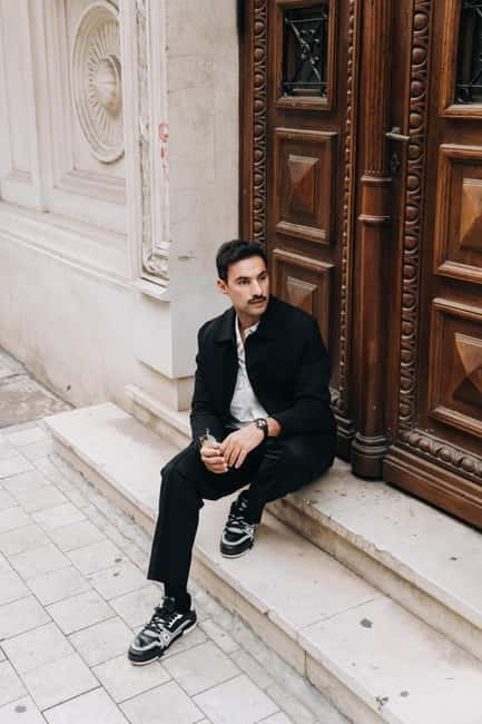 Bucharest: Essential Photo Session in the Charming Streets - Who should book this session?
